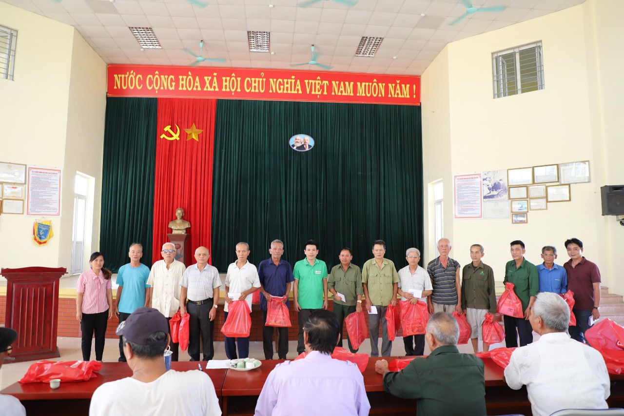 CDI GROUP thăm ,tặng quà các gia đình chính sách nhân dịp 27/7 tại Bắc Ninh